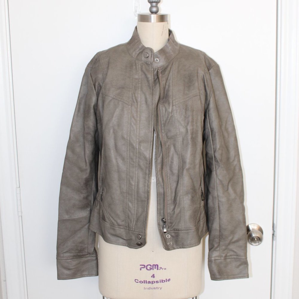 BERNARDO FAUX LEATHER GREY MOTO JACKET SIZE MEDIUM